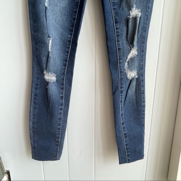 🛒✨NWT YMI mid-rise curvy fit ripped skinny jeans - Picture 3 of 9